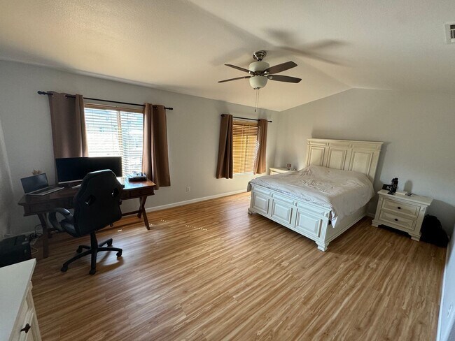 Building Photo - 40123 Vista Ridge Dr