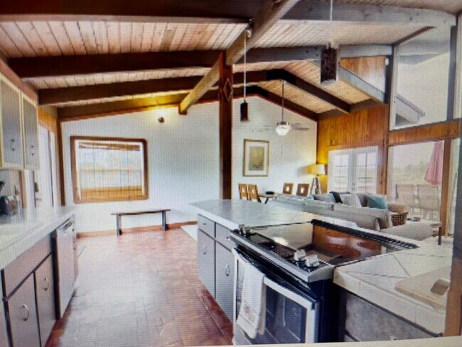 Building Photo - 6410 Lincoln Rd