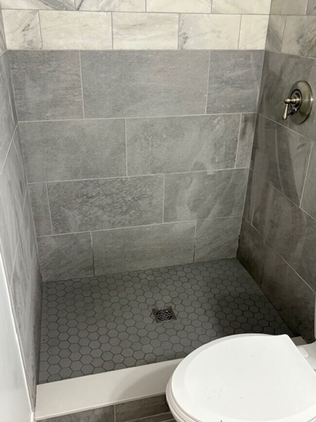 Building Photo - 8-8 Forest St