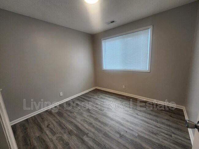 Building Photo - 660 S 20th St