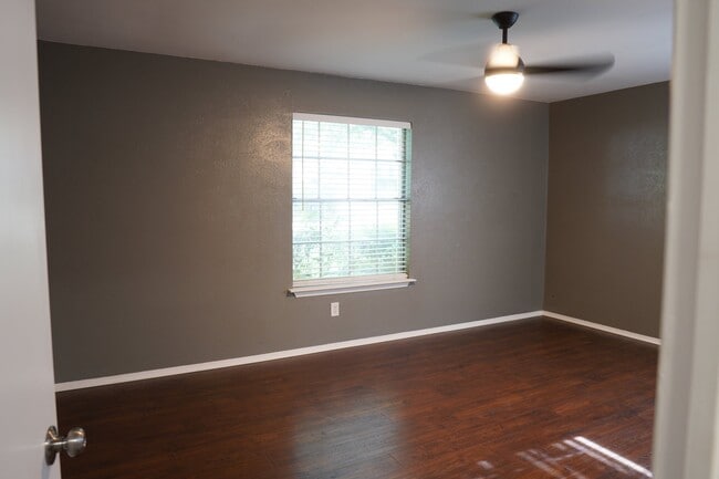 Building Photo - 2205 Vail Ct