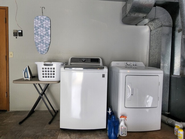 Building Photo - 15904 Admiralty Way