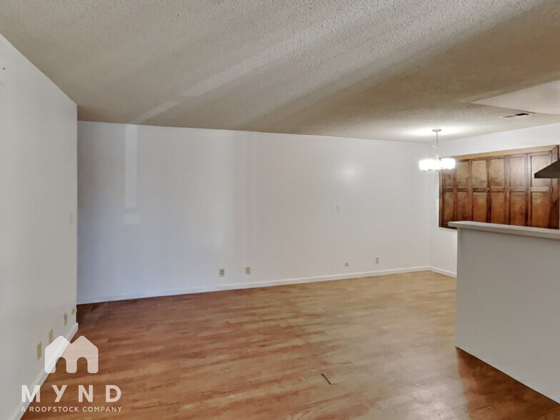 Building Photo - 5515 Spinnaker Dr