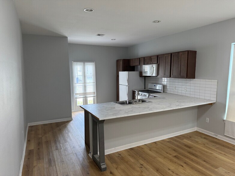 Building Photo - 3703 Derbigny St