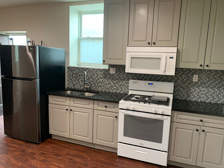 Building Photo - 2152 12th St