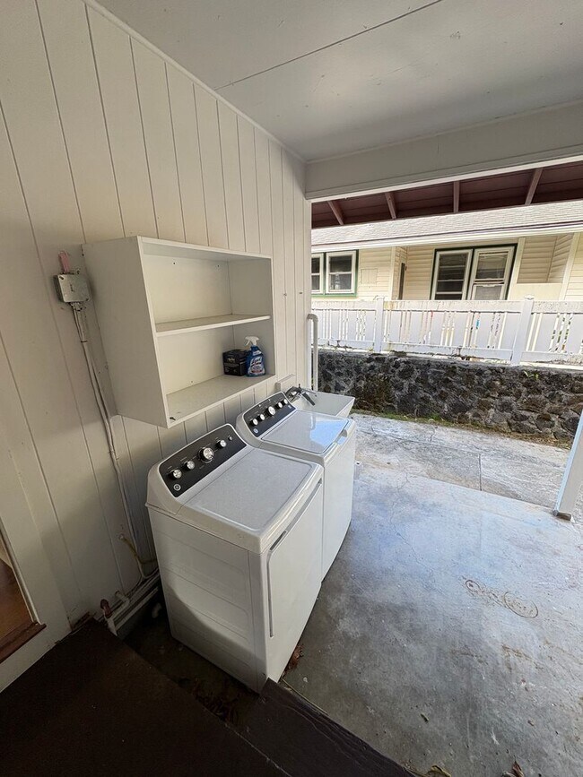 Building Photo - Charming 3 bedroom, 1 bath home in Manoa!
