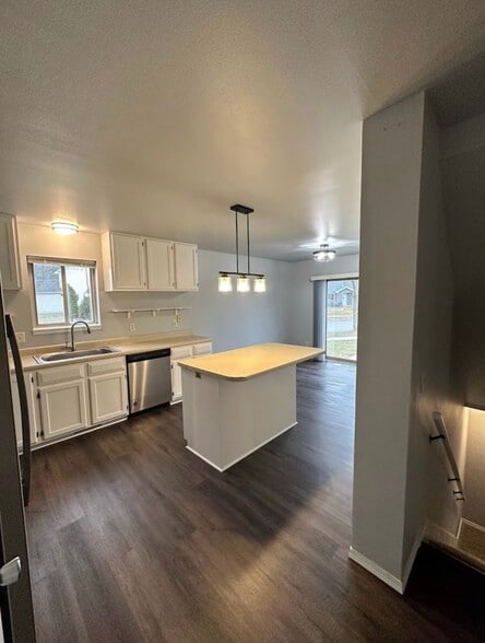 Kitchen - 1507 Glacier Hill Dr