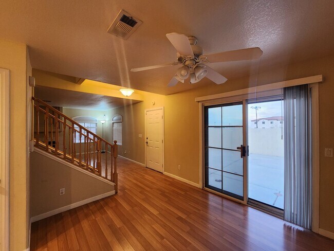 Building Photo - Modern Comfort in the Heart of Summerlin!