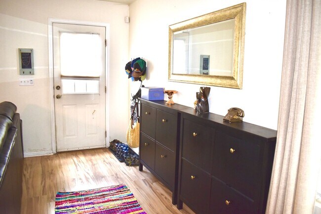 Building Photo - Beautiful 3 Bedroom/ 2.5 Bathroom Home in Northglenn Available May!!