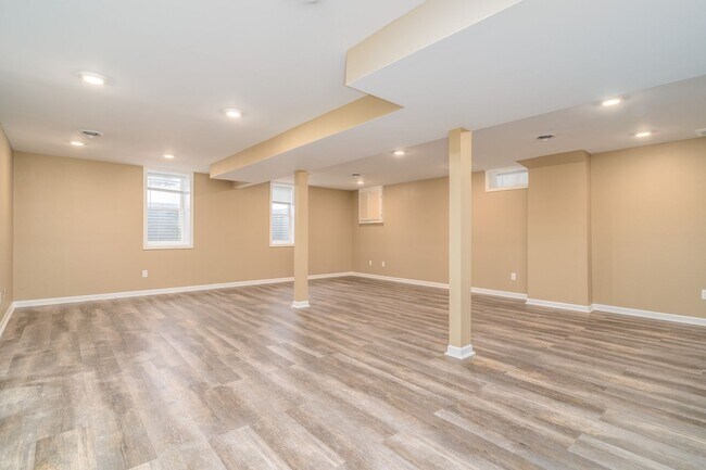Building Photo - Beautiful Single Family Home