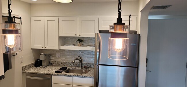 Building Photo - 1830 Robalo Dr