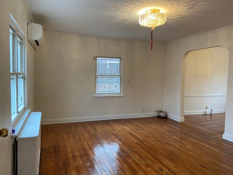 Building Photo - 76-12 175th St