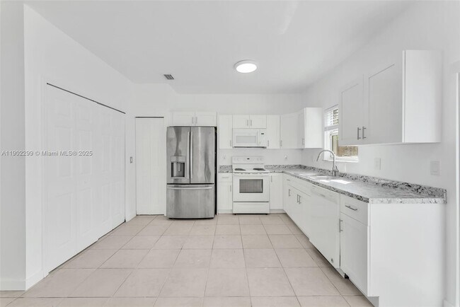 Building Photo - 1530 SE 31st Ct