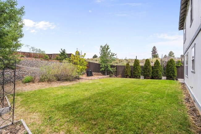 Building Photo - Spacious 3 Bed Home in Southeast Bend
