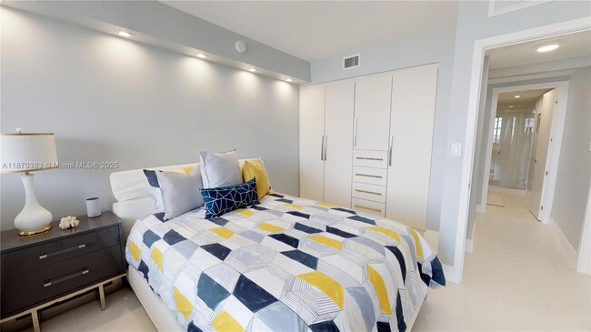 Building Photo - 5601 Collins Ave