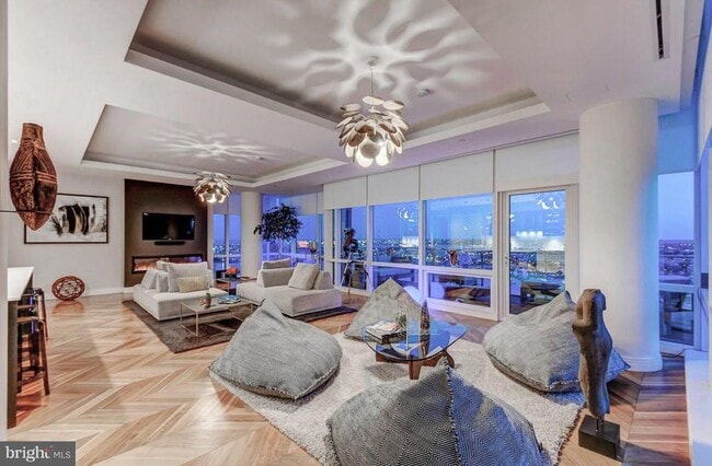 Building Photo - 300 International Drive