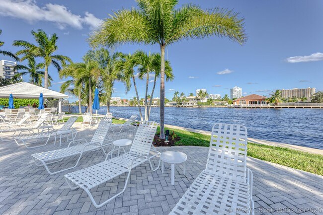 Building Photo - 6457 Bay Club Dr