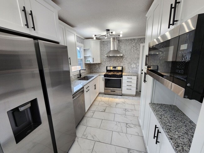 Building Photo - Beautiful 3-bedroom, 2-bathroom home in Be...