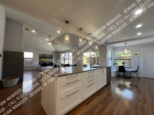 Building Photo - 645 Thompson Dr
