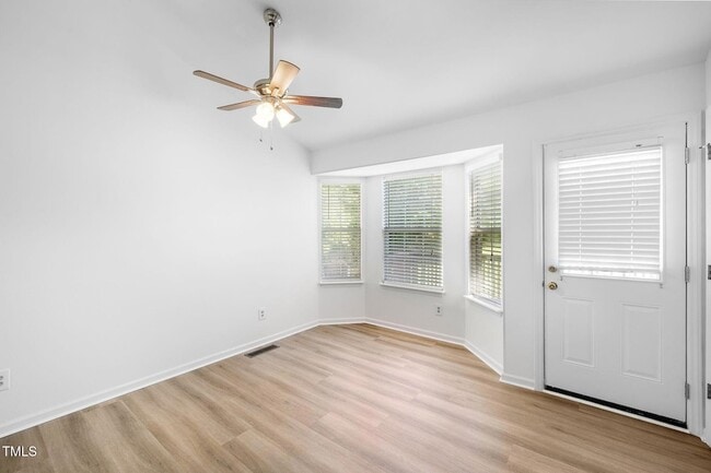 Building Photo - 409 Vista Springs Cir