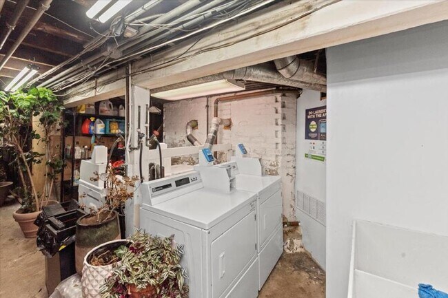 Building Photo - 1 bedroom in Chicago IL 60613