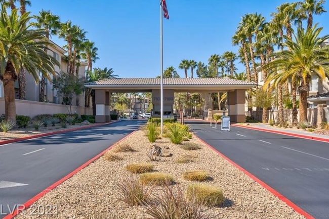 Gard gated - 7189 S Durango Dr