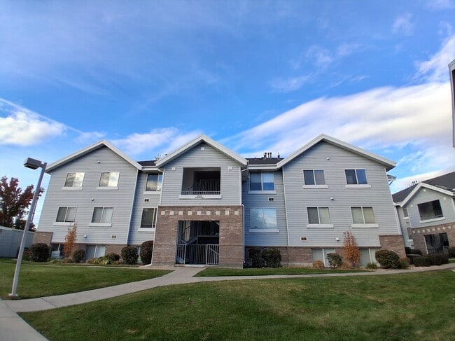 Building Photo - 1559 N 550 W
