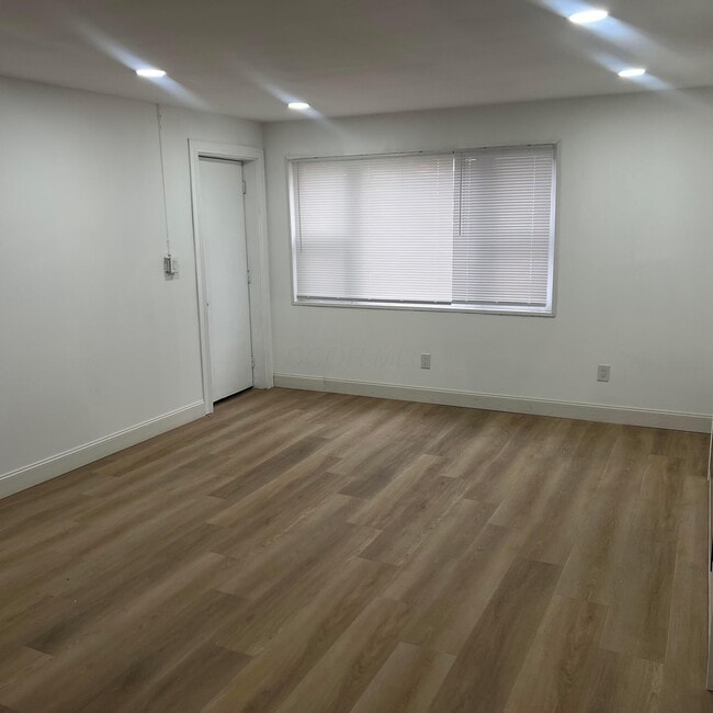 Building Photo - 50 N Hampton Rd