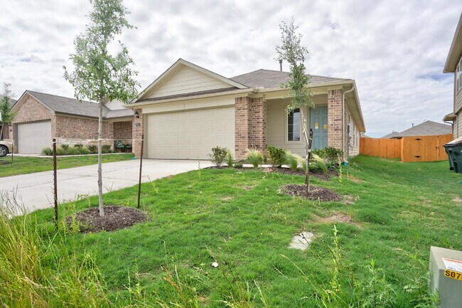 Building Photo - "Charming 3-Bedroom Oasis on Roanwood Drive with 2 Full Baths – Your Spacious Retreat Awaits in S...