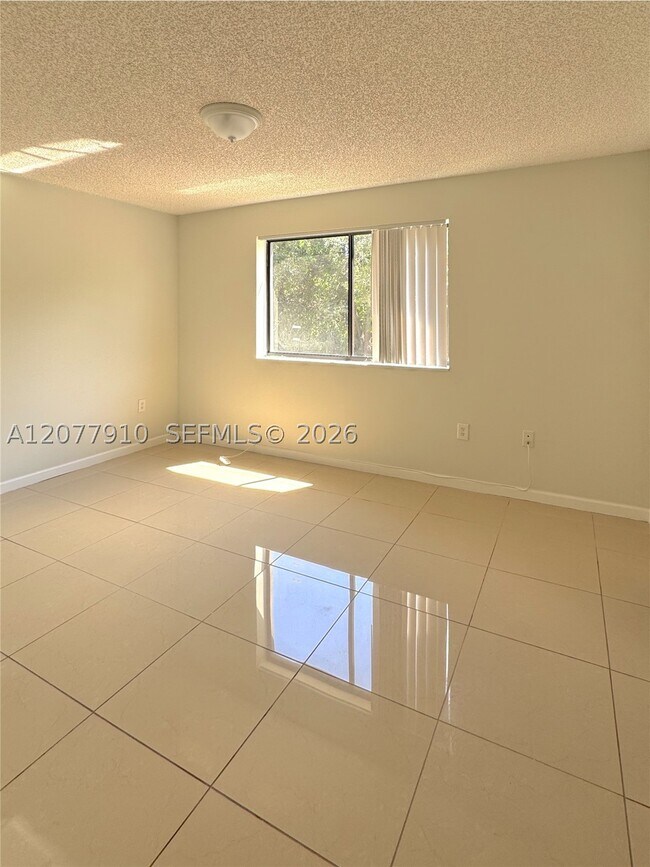 Building Photo - 3280 Coral Lake Ln