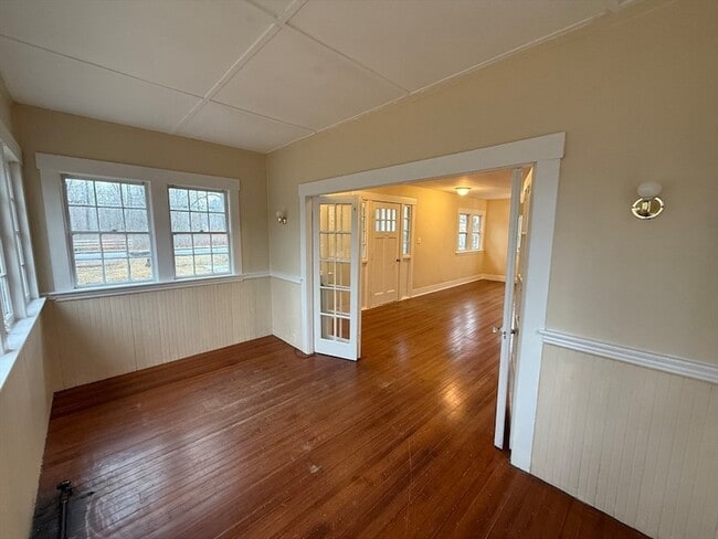 Building Photo - 37 Maple Ave