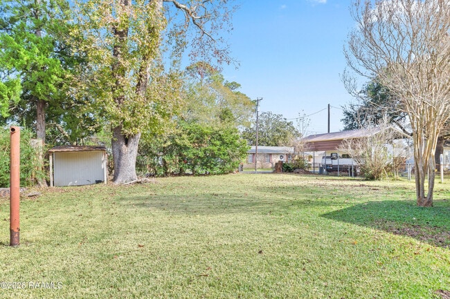 Building Photo - 207 Ashwood Dr