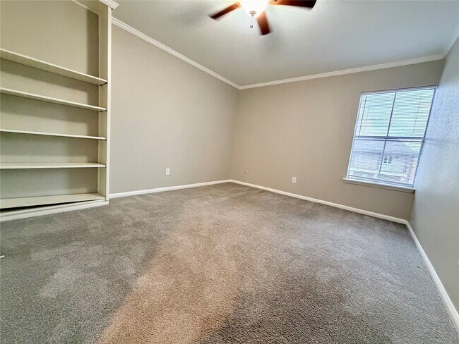 Building Photo - 811 Threadneedle St