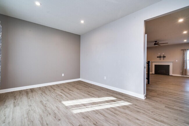 Building Photo - 2049 Creswell Dr