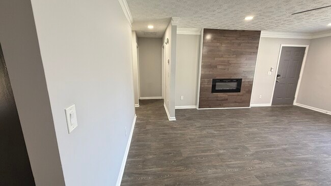 Building Photo - 3461 Southgate Trail SE