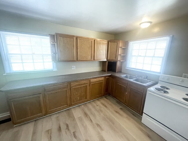 Building Photo - Near Eastside 3BR House ready to LEASE!