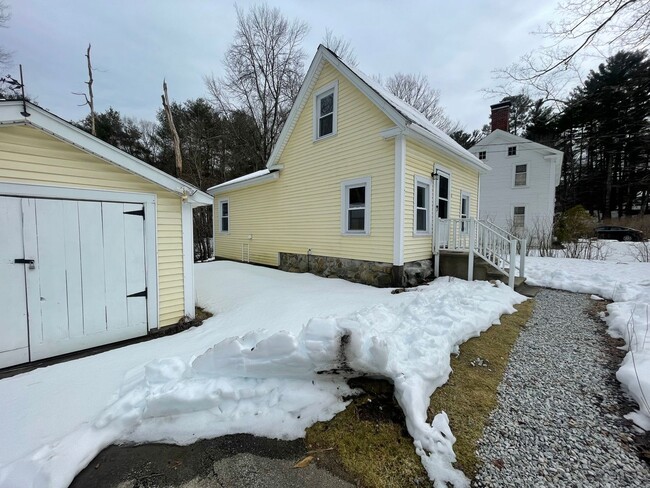 Building Photo - Cozy Single Family Home