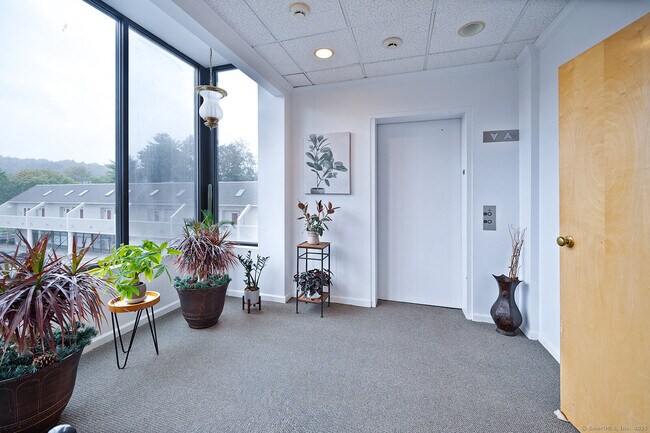 Building Photo - 664 Main Ave