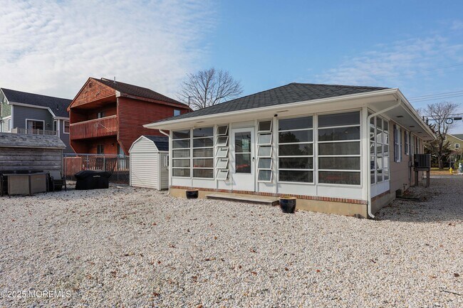 Building Photo - 41 Longpoint Dr