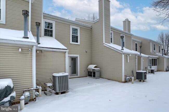 Building Photo - 1204 Cambridge Ct