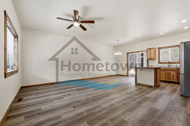 Building Photo - 2 Bedroom 1 Bathroom Home with a Single Car Garage Available in Blanchard!