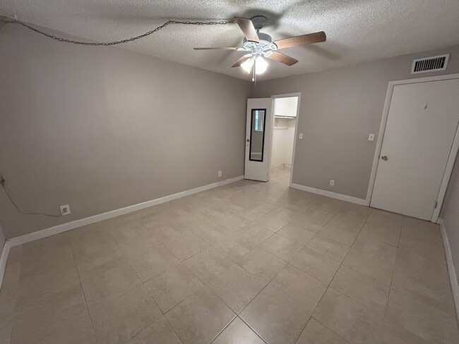 Building Photo - 6505 Winfield Blvd