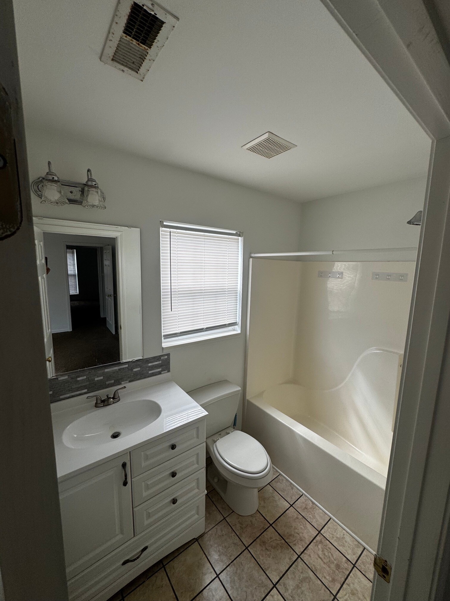 Building Photo - 14 Ridgestone Cir
