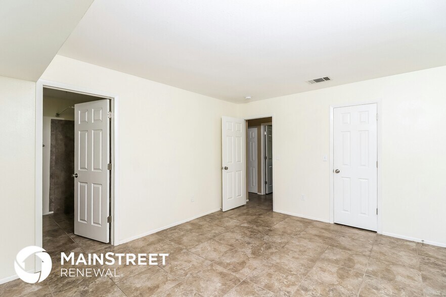 Building Photo - 3685 Avanti Cir