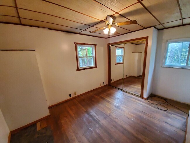 Building Photo - 4449 Lucerne Ave