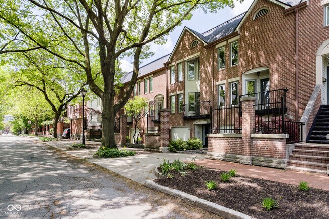 Building Photo - 592 E Vermont St