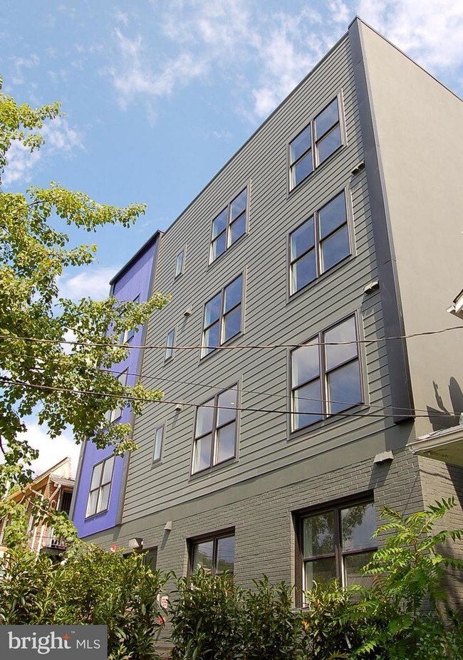 Building Photo - 919 Sheridan St NW