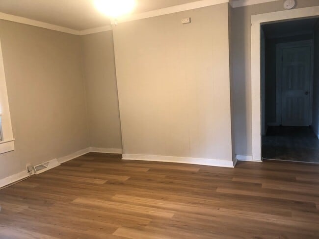 Building Photo - **Holiday Move-in Special**$500 off the first full month's rent!