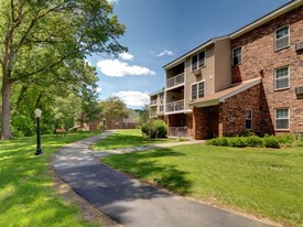 Building Photo - Summer Hill Glen