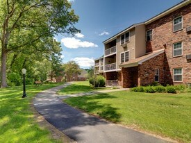 Building Photo - Summer Hill Glen